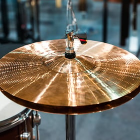 Bronze drum snare