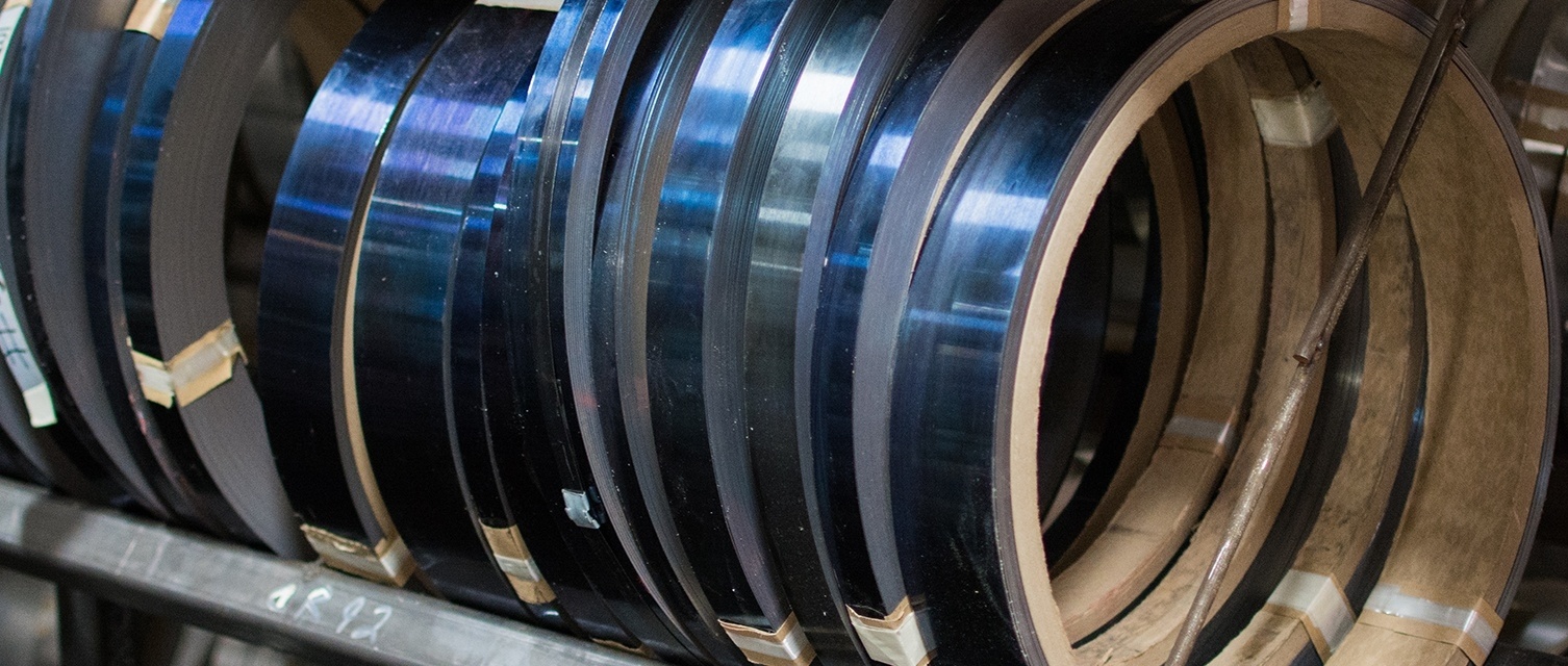 Types Of Metal Compared Tempered Spring Steel 1075 Vs 1095 Infographic