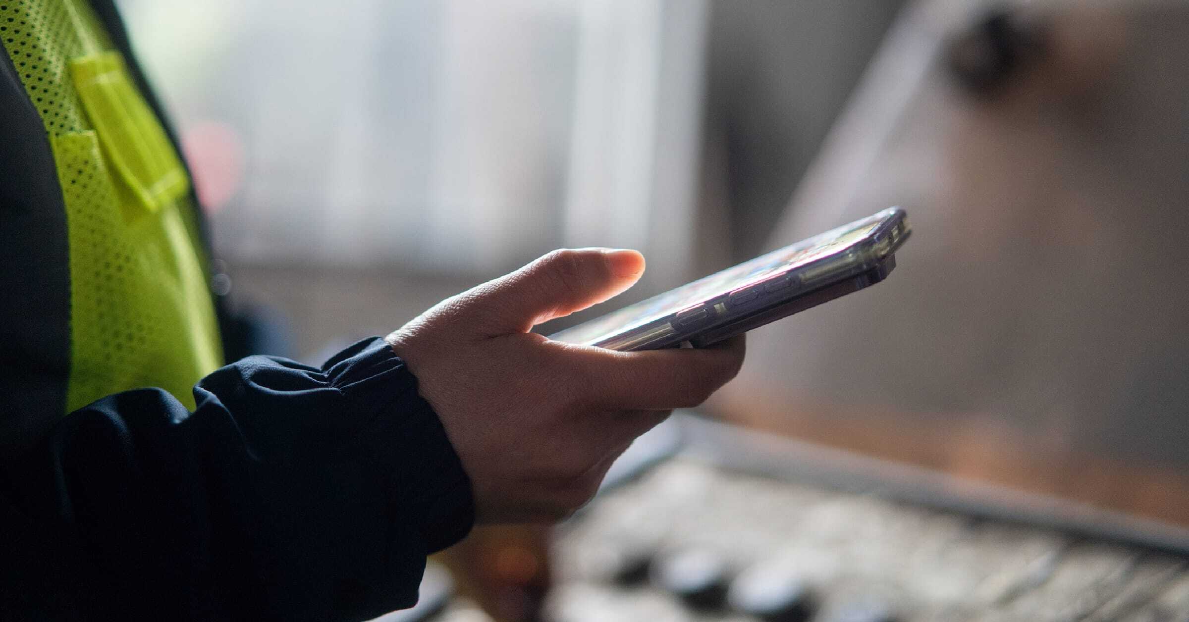 manufacturing-worker-on-phone-in-factory